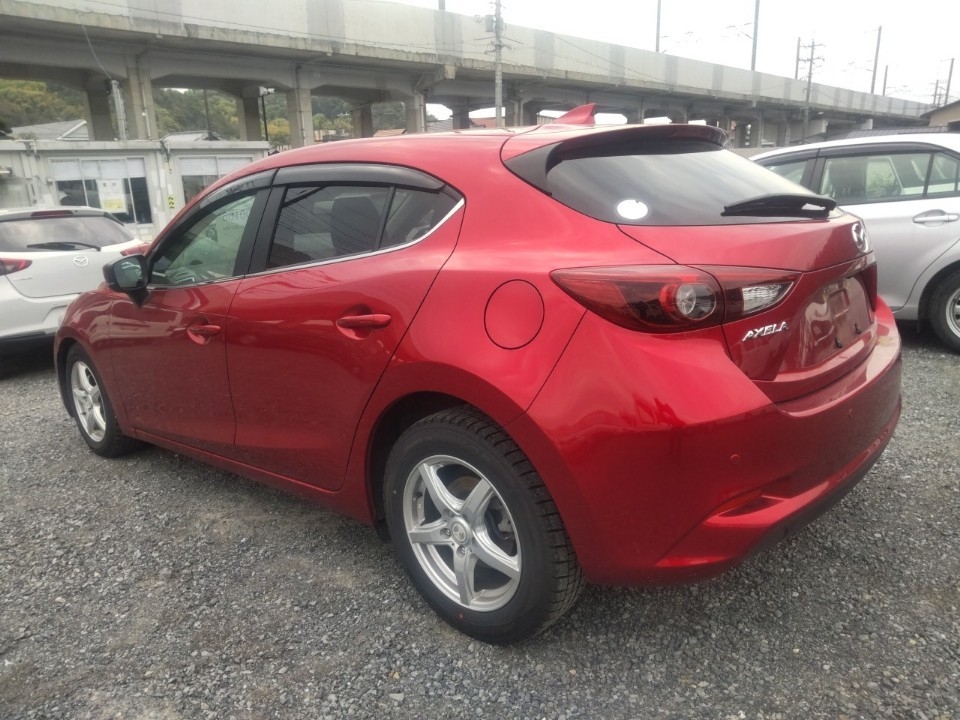 MAZDA AXELA