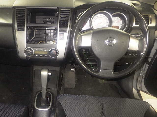 NISSAN TIIDA