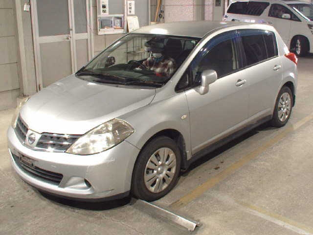 NISSAN TIIDA