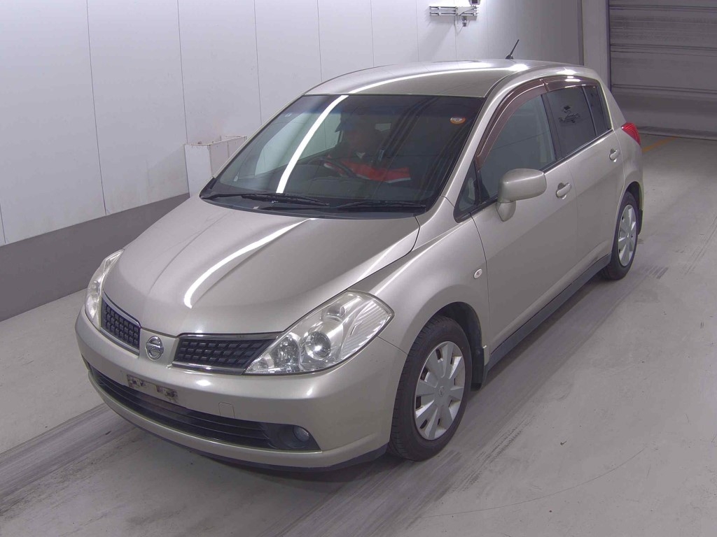 NISSAN TIIDA