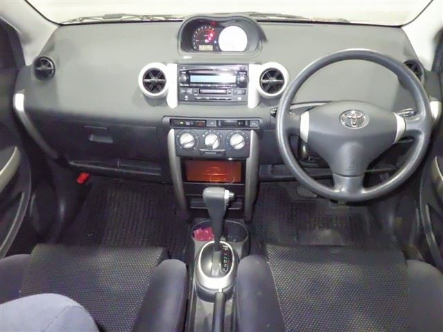 TOYOTA IST
