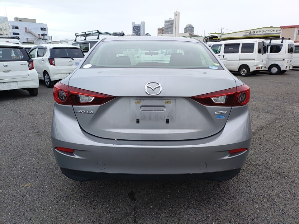MAZDA AXELA
