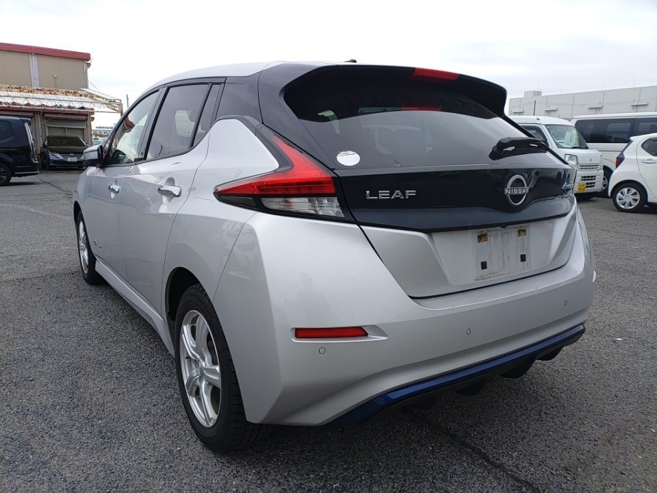 NISSAN LEAF