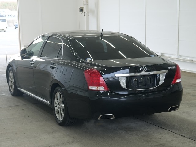 TOYOTA CROWN MAJESTA