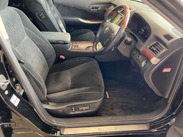 TOYOTA CROWN MAJESTA