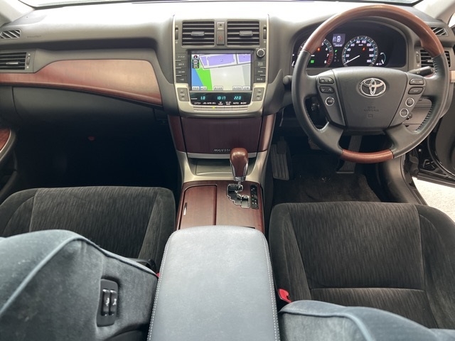 TOYOTA CROWN MAJESTA