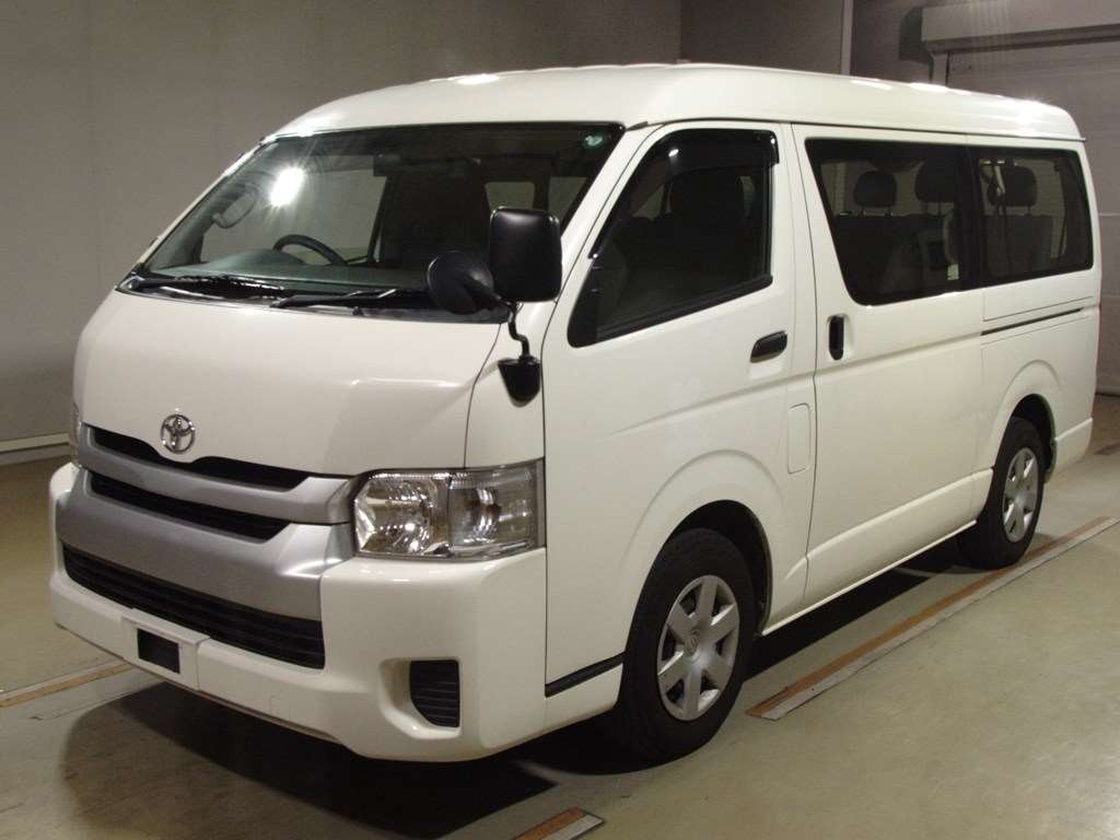 TOYOTA HIACE