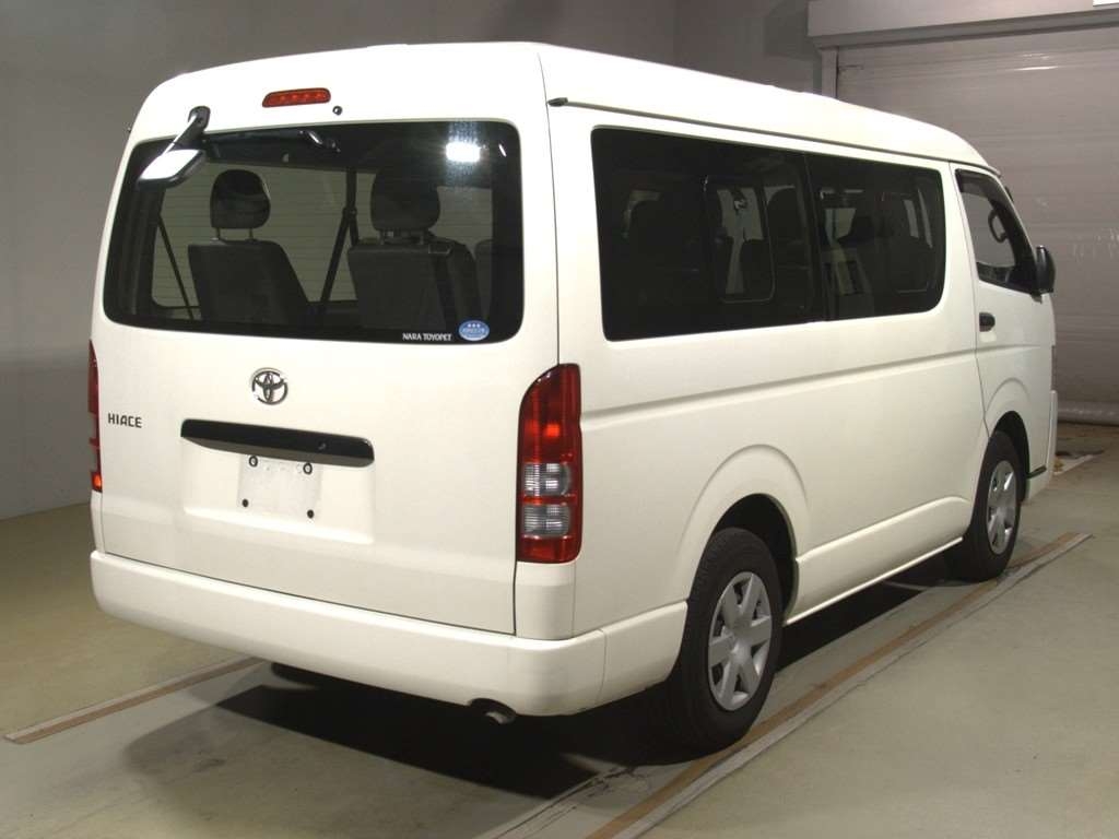 TOYOTA HIACE