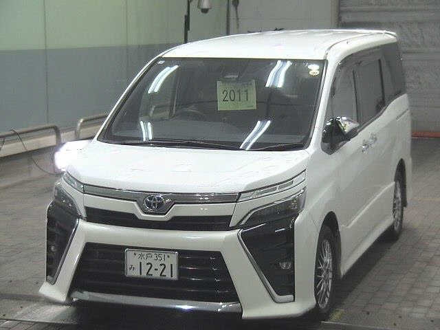 TOYOTA VOXY