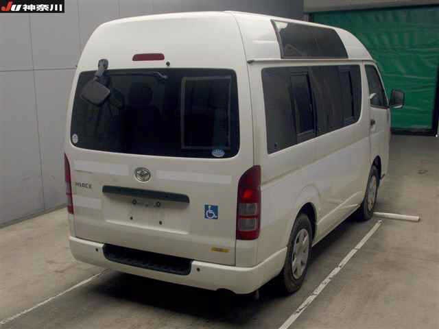 TOYOTA REGIUS ACE