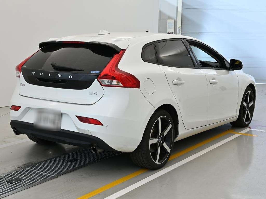 VOLVO V40