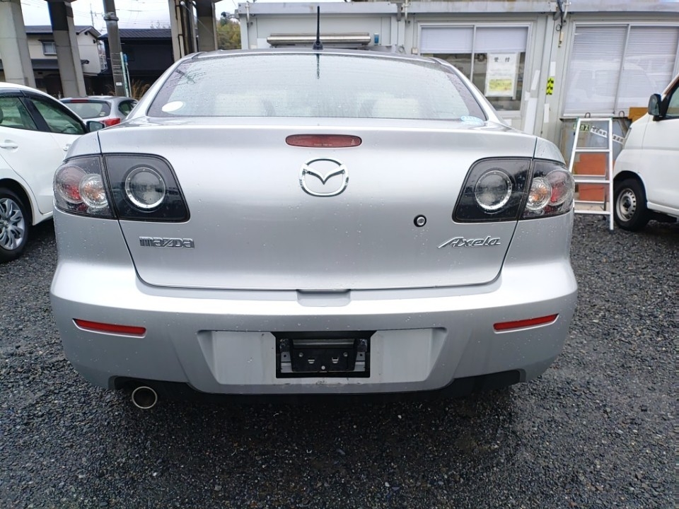 MAZDA AXELA