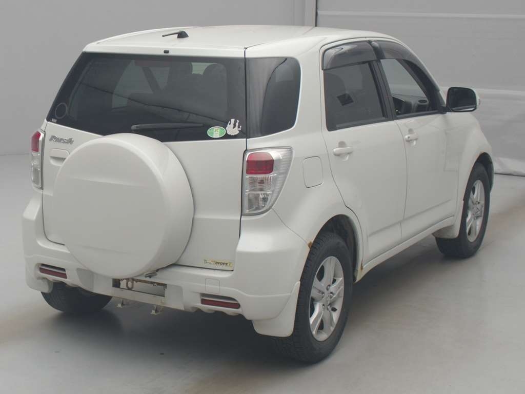 TOYOTA RUSH