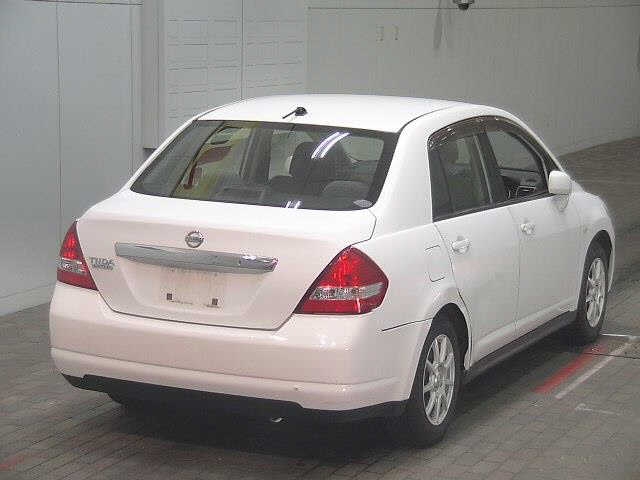 NISSAN TIIDA LATIO