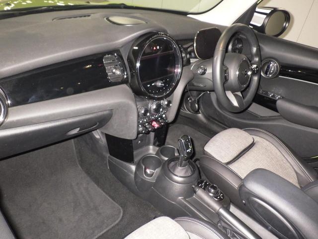 MINI HATCH