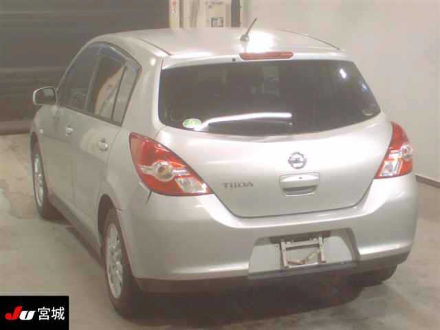 NISSAN TIIDA