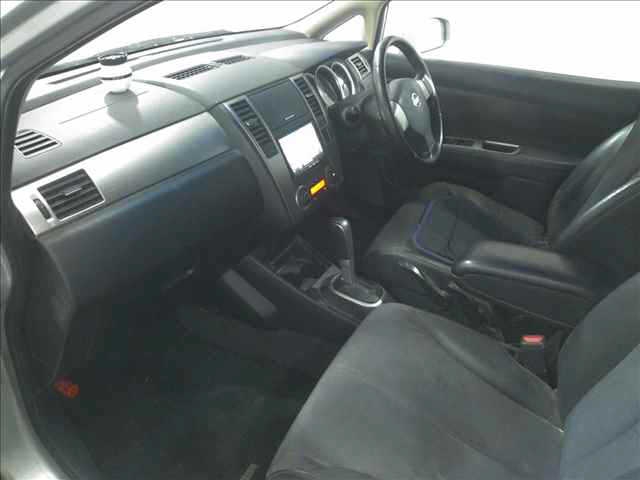 NISSAN TIIDA