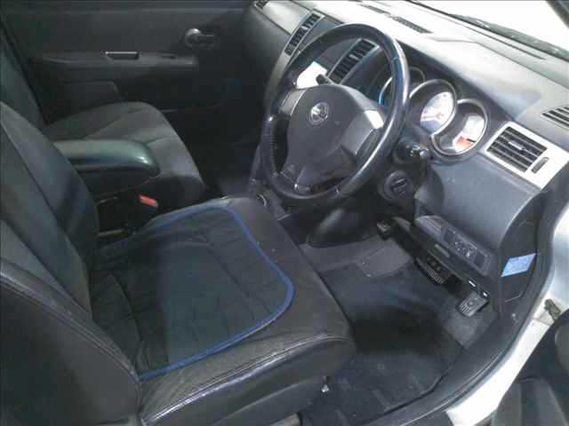 NISSAN TIIDA