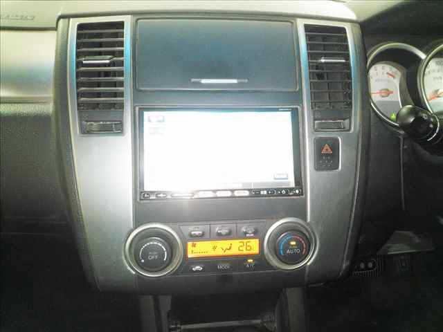NISSAN TIIDA