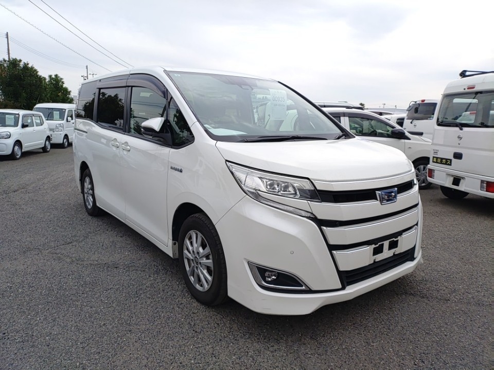 TOYOTA NOAH