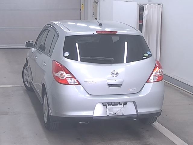 NISSAN TIIDA