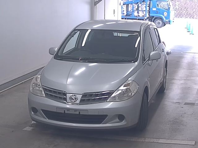 NISSAN TIIDA