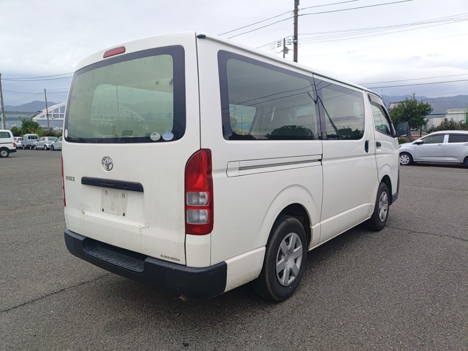 TOYOTA REGIUS ACE
