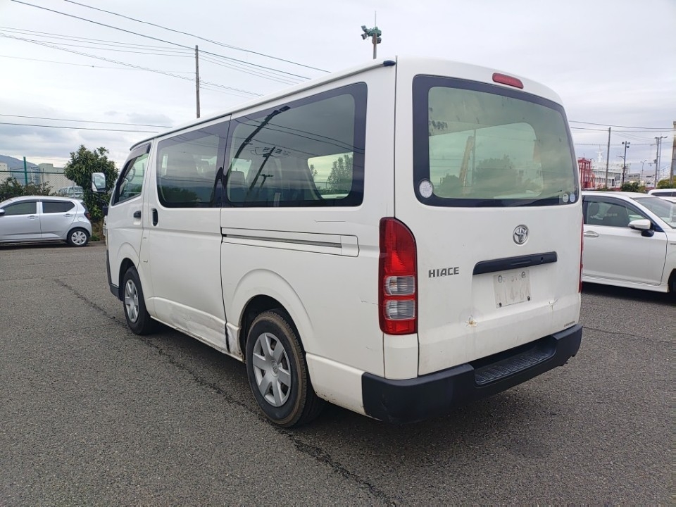 TOYOTA REGIUS ACE