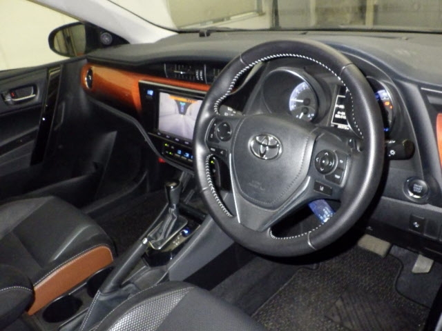TOYOTA AURIS