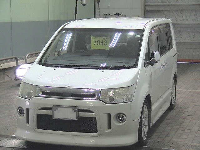 MITSUBISHI DELICA D:5