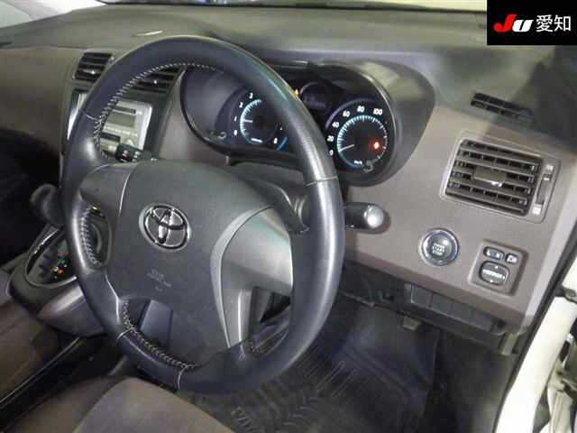 TOYOTA MARK X ZIO