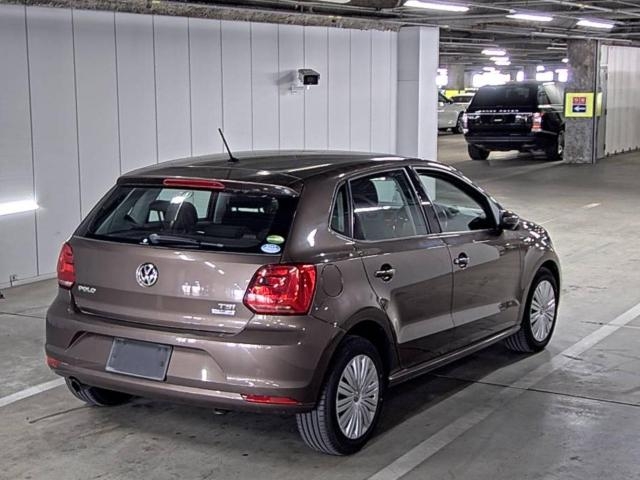 VOLKSWAGEN POLO