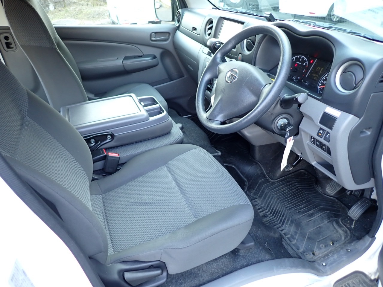 NISSAN NV350 CARAVAN