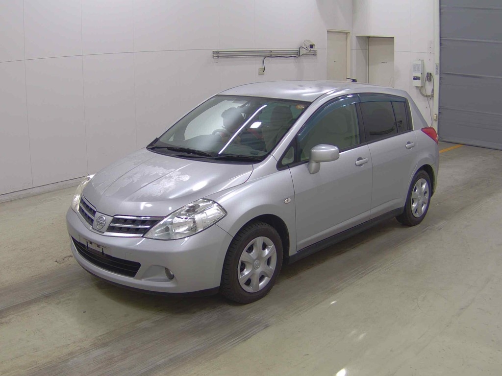 NISSAN TIIDA
