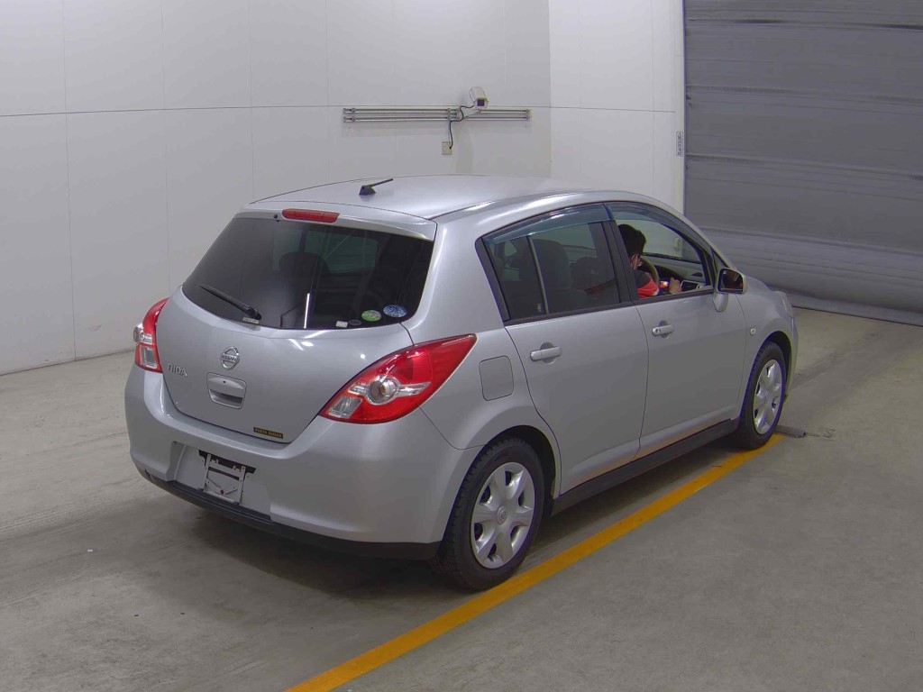 NISSAN TIIDA
