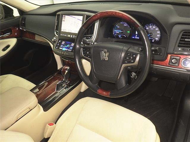 TOYOTA CROWN MAJESTA