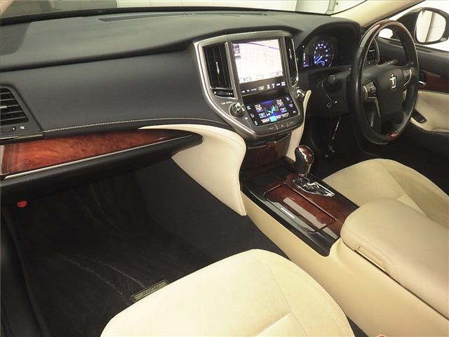 TOYOTA CROWN MAJESTA