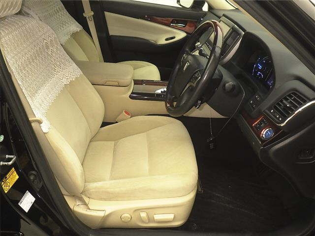 TOYOTA CROWN MAJESTA
