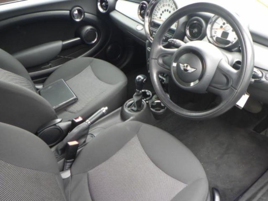 MINI HATCH
