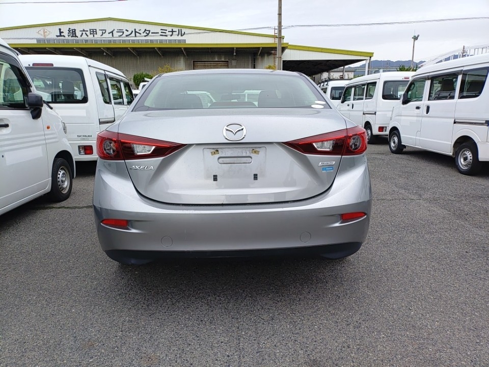 MAZDA AXELA