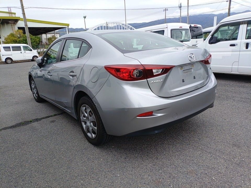 MAZDA AXELA