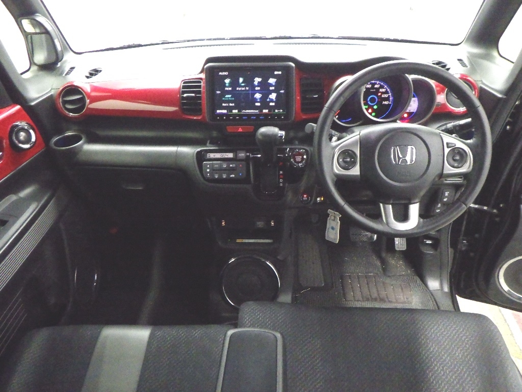 HONDA N-BOX SLASH