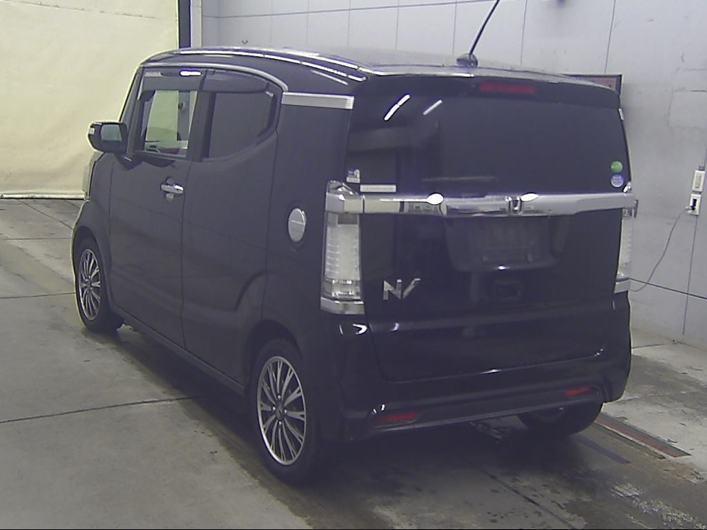 HONDA N-BOX SLASH