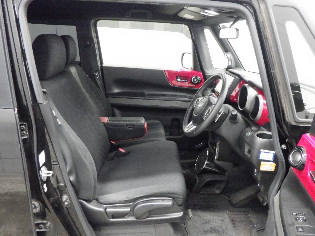 HONDA N-BOX SLASH
