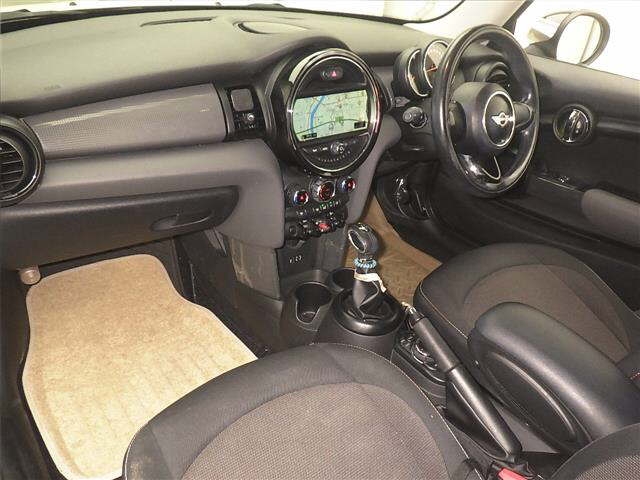 MINI HATCH