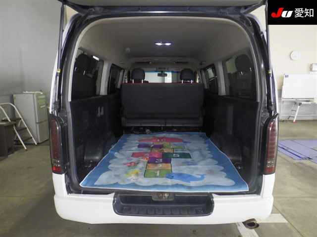 TOYOTA REGIUS ACE