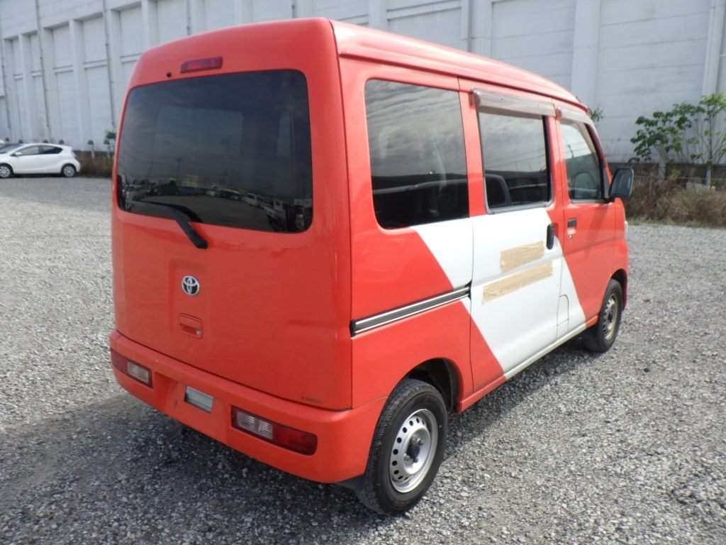 TOYOTA PIXIS VAN