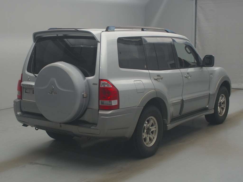 MITSUBISHI PAJERO