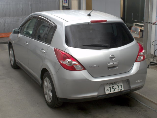 NISSAN TIIDA