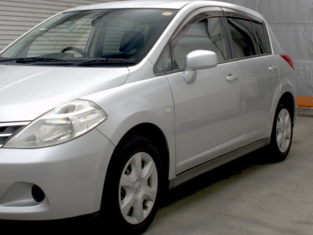 NISSAN TIIDA